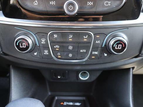 Used 2023 Chevrolet Traverse LT AWD/4WD image 13