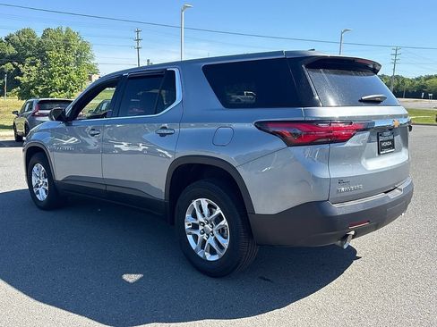 Used 2023 Chevrolet Traverse LS FWD image 5