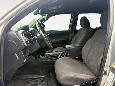 Used 2019 Toyota Tacoma TRD Off-Road image 4