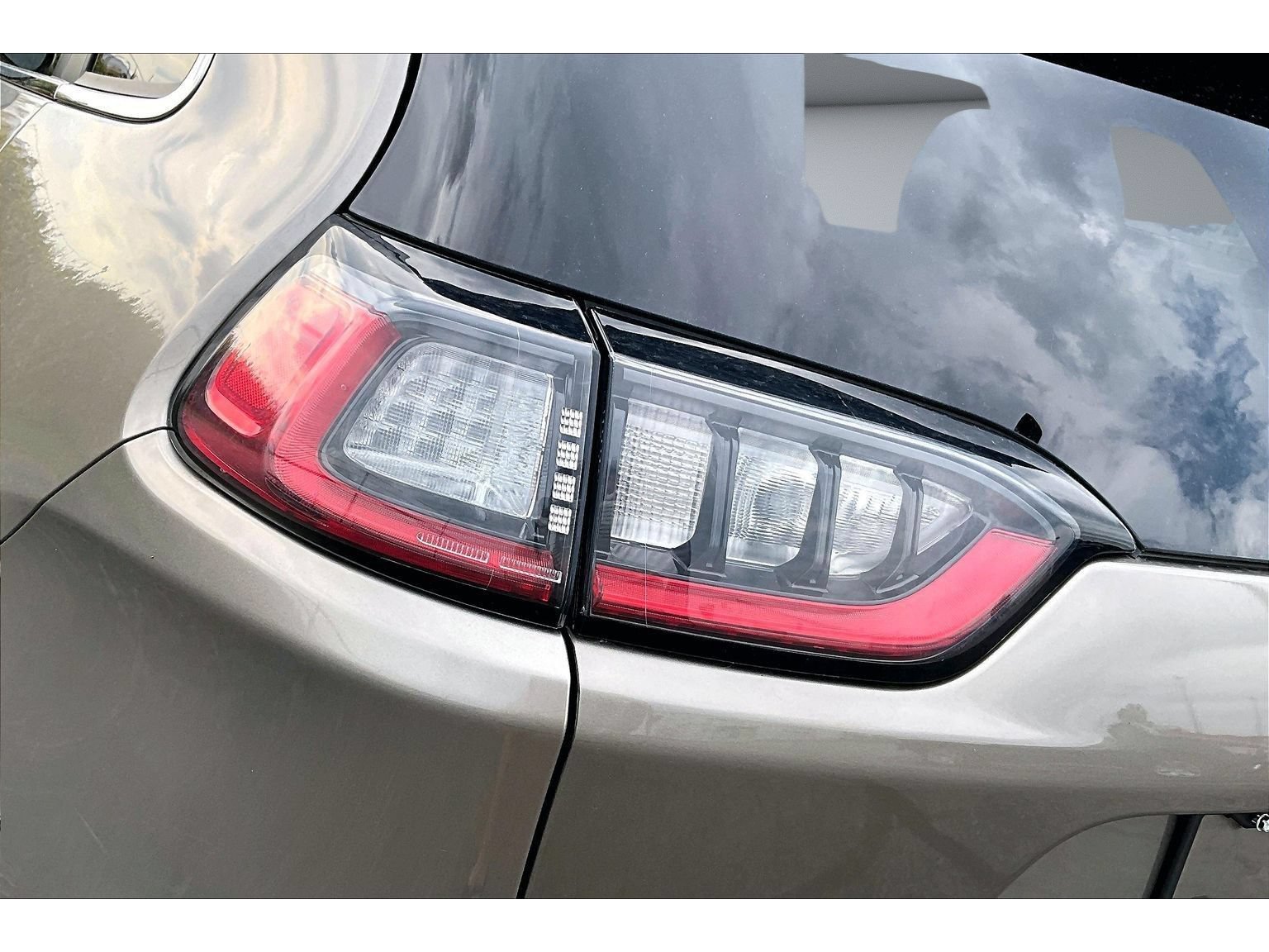 Used 2019 Jeep Cherokee Limited AWD/4WD image 36