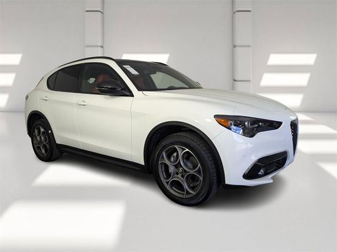 New 2025 Alfa Romeo Stelvio Sprint w/ Convenience Package image 2