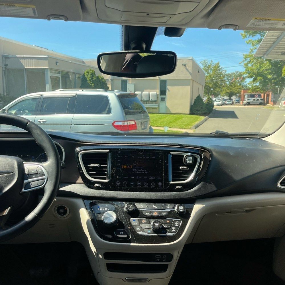 Used 2018 Chrysler Pacifica Touring-L w/ Premium Audio Group FWD image 7