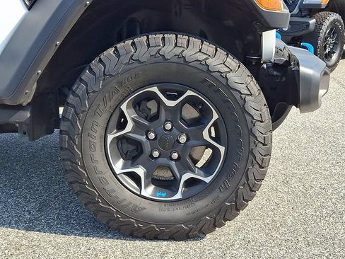Used 2023 Jeep Wrangler Unlimited Rubicon 4xe w/ Cold Weather Group AWD/4WD image 8
