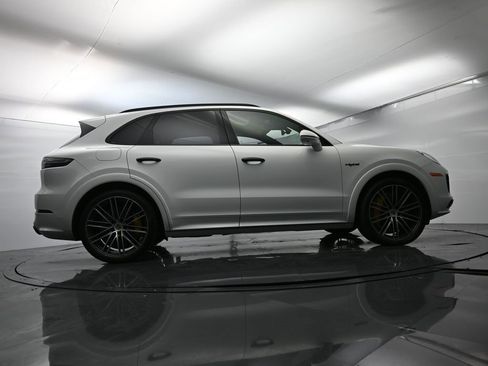 Used 2022 Porsche Cayenne Turbo S image 56