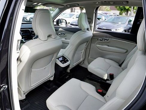 Used 2025 Volvo XC90 B6 Plus w/ Protection Package Premier AWD/4WD image 18