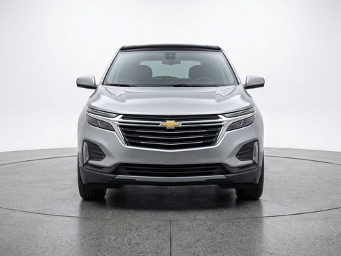Used 2025 Chevrolet Equinox LT FWD image 2