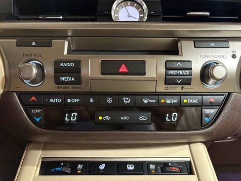 Used 2016 Lexus ES 350 w/ Luxury Package w/Wood Trim FWD image 19
