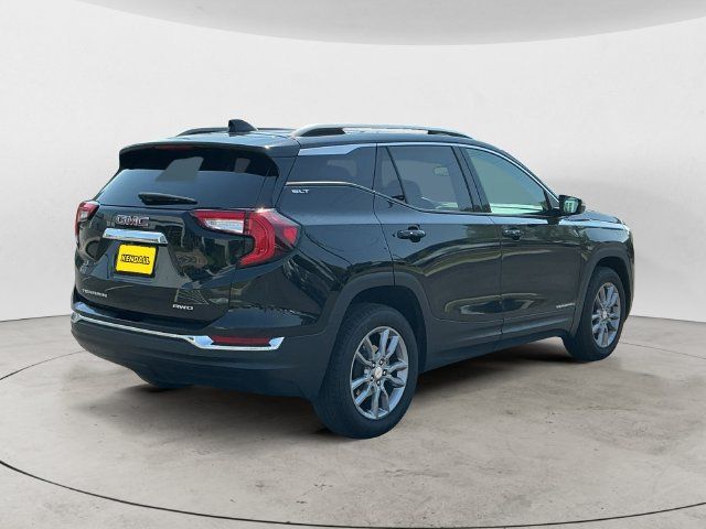 Used 2024 GMC Terrain SLT AWD/4WD image 5