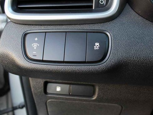 Used 2017 Kia Sorento LX w/ LX Convenience Package image 13