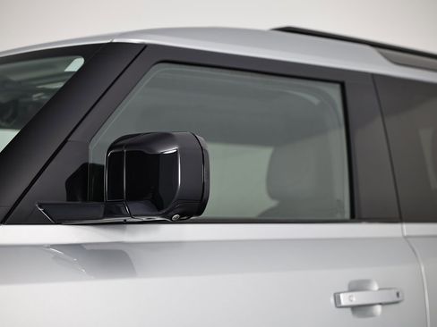 Used 2023 Land Rover Defender 90 S image 5