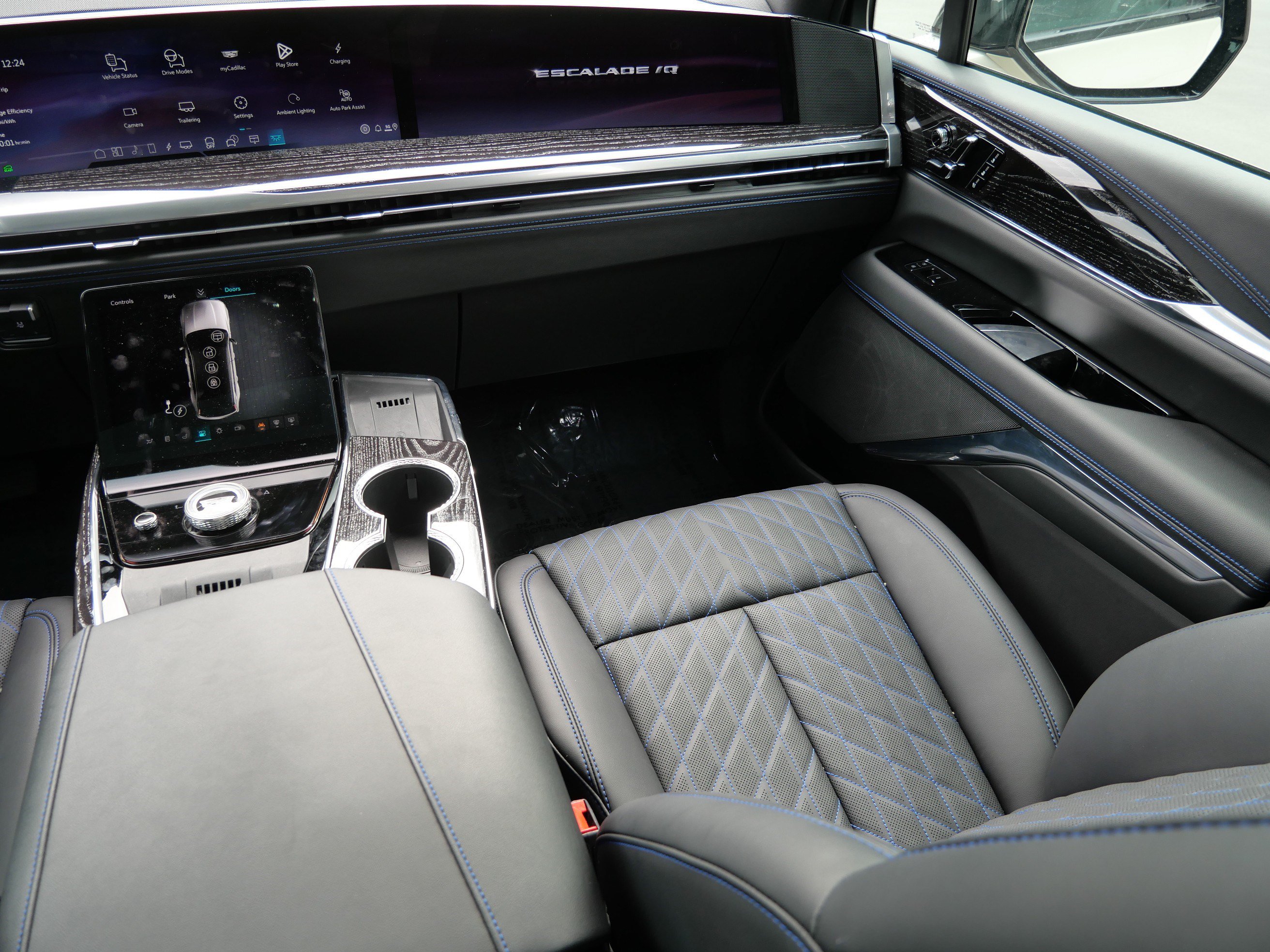 Used 2026 Cadillac Escalade IQ Luxury 1 w/ LPO, Floor Liner Package AWD/4WD image 11