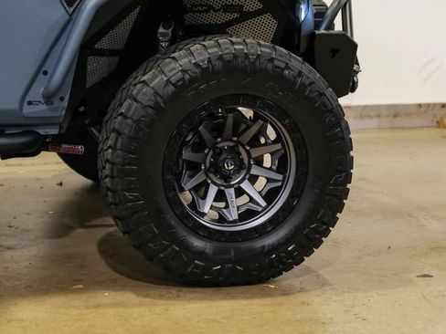 Used 2025 Jeep Wrangler Unlimited Rubicon w/ Technology Group image 91