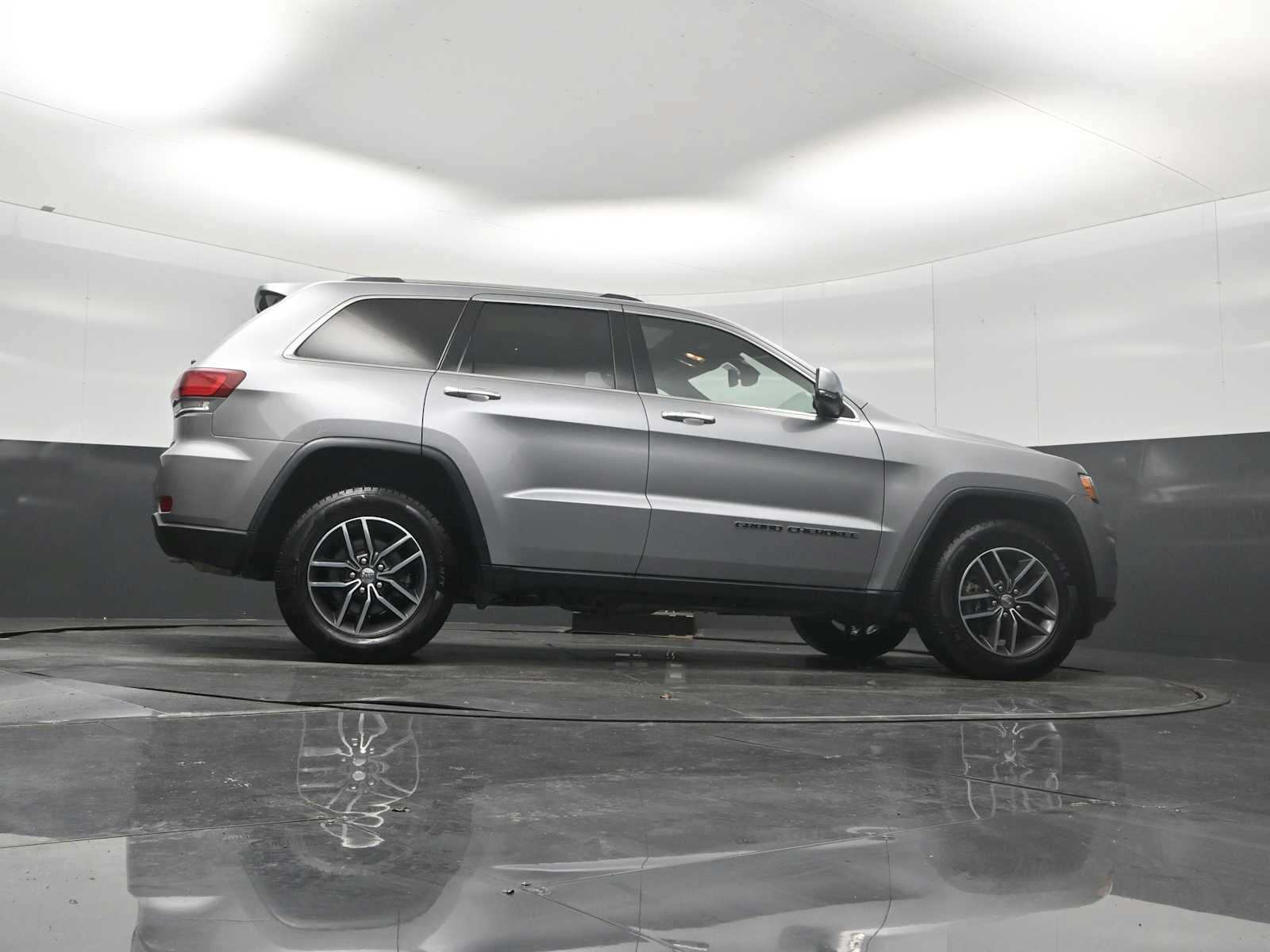 Used 2021 Jeep Grand Cherokee Limited w/ Luxury Group II AWD/4WD image 32