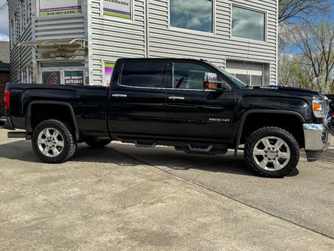 Used 2019 GMC Sierra 2500 SLT w/ Duramax Plus Package AWD/4WD image 2