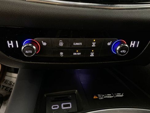 Certified 2023 Buick Enclave Essence image 18