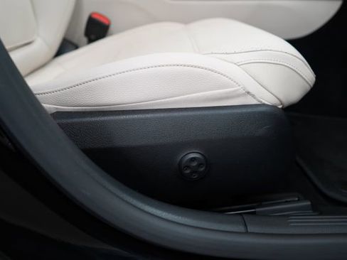 Used 2025 Mercedes-Benz C 300 4MATIC Sedan image 50