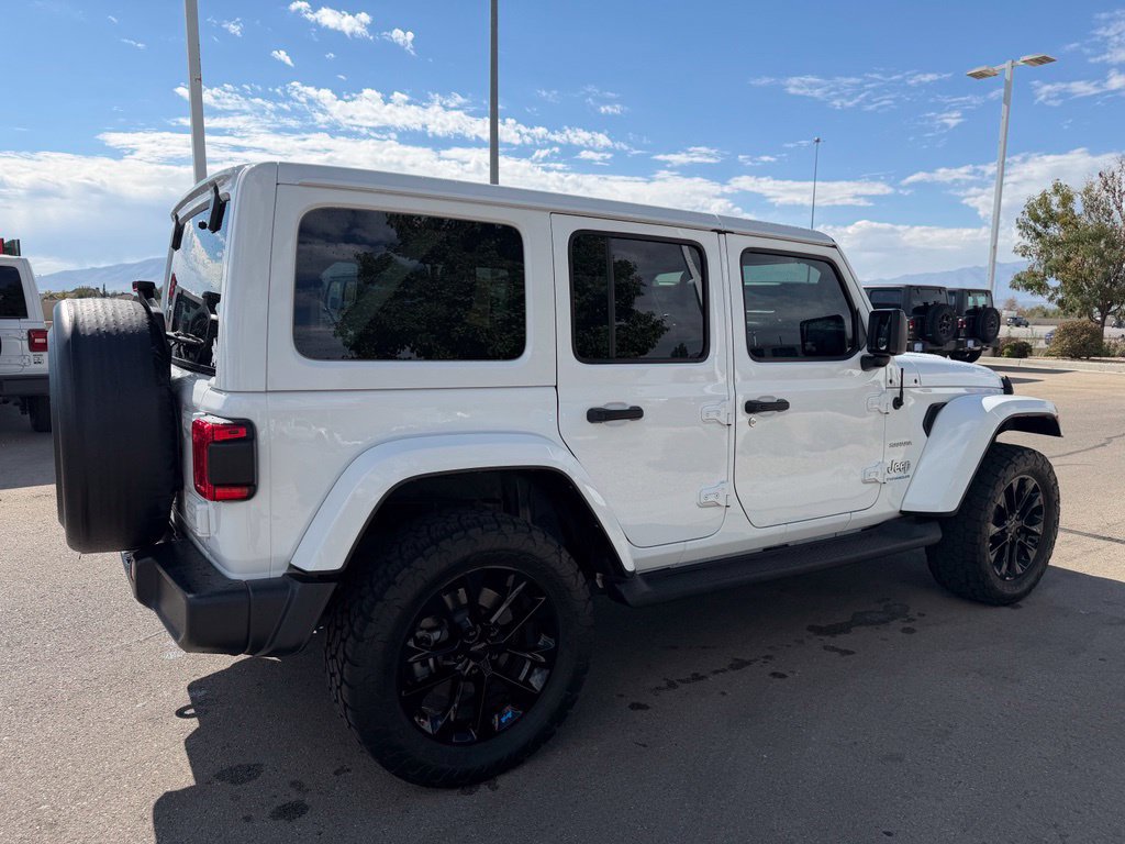 Used 2023 Jeep Wrangler Unlimited Sahara w/ Cold Weather Group AWD/4WD image 4