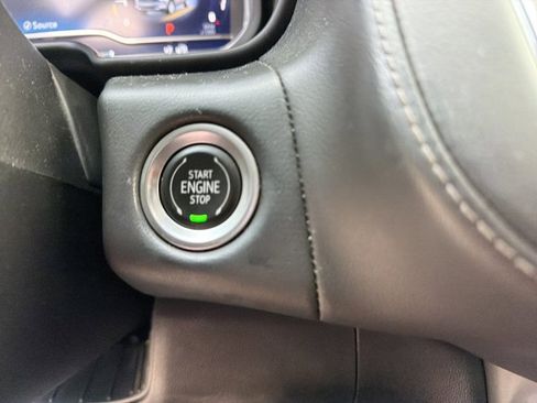 Used 2022 Chevrolet Suburban LT w/ Luxury Package image 23