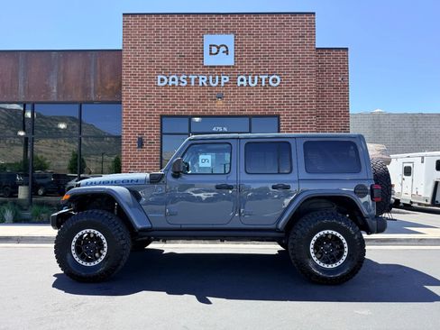 Used 2024 Jeep Wrangler Unlimited Rubicon 4xe AWD/4WD image 3