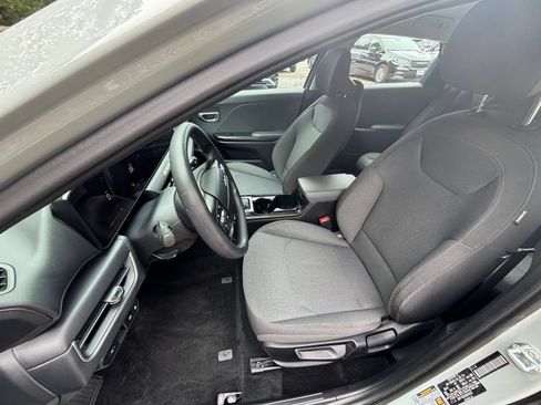Used 2025 Kia K4 FWD image 36