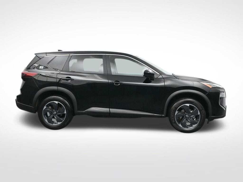 Used 2025 Nissan Rogue SV FWD image 4