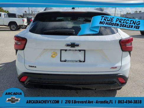 Certified 2024 Chevrolet Trax RS w/ Sunroof Package FWD image 5