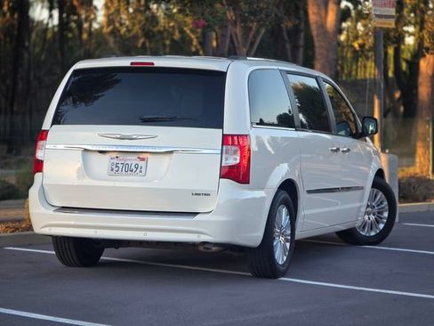 Used 2012 Chrysler Town & Country Limited w/ Luxury Group FWD image 7