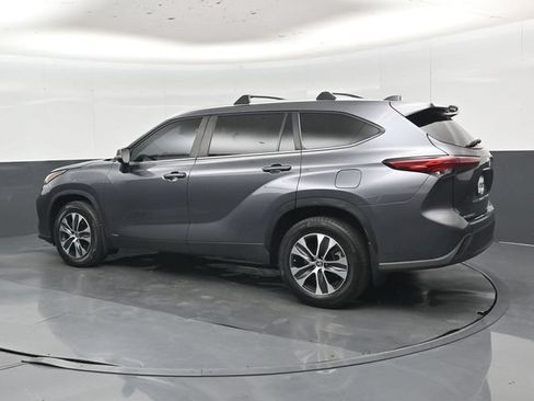 Used 2023 Toyota Highlander XLE AWD/4WD image 38