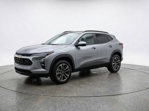 Used 2025 Chevrolet TrailBlazer LT image 3