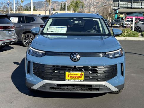 New 2026 Volkswagen Tiguan SE FWD image 2
