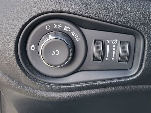 Used 2020 Jeep Renegade Limited image 22