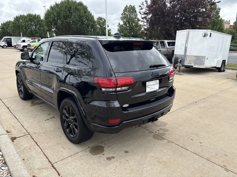 Used 2017 Jeep Grand Cherokee Altitude AWD/4WD image 12