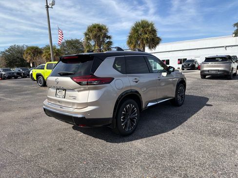 Used 2026 Nissan Rogue Platinum w/ Platinum Premium Package image 4