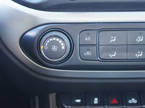 Used 2022 Chevrolet Colorado LT w/ Safety Package RWD image 30