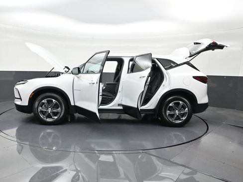 Used 2025 Chevrolet Blazer LT FWD image 34