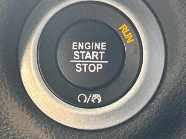 Used 2025 Chrysler Pacifica Limited FWD image 17