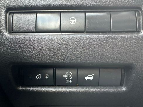 Used 2024 Nissan Rogue SV FWD image 8