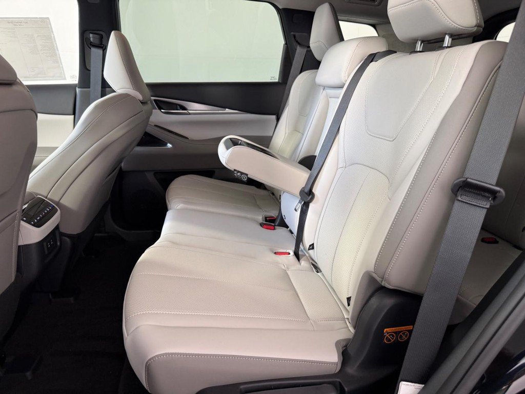 New 2027 INFINITI QX60 Luxe AWD/4WD image 17
