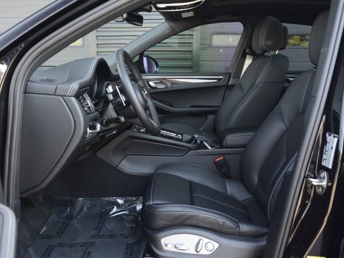 Certified 2026 Porsche Macan AWD/4WD image 15
