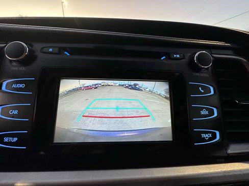 Used 2018 Toyota Highlander FWD V6 image 23