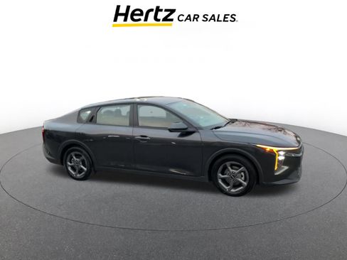 Used 2025 Kia K4 LXS image 1