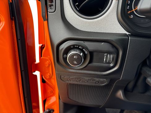 New 2025 Jeep Gladiator Sport image 15