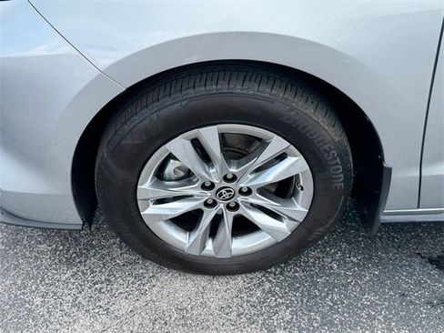 Certified 2024 Toyota Sienna Limited image 13