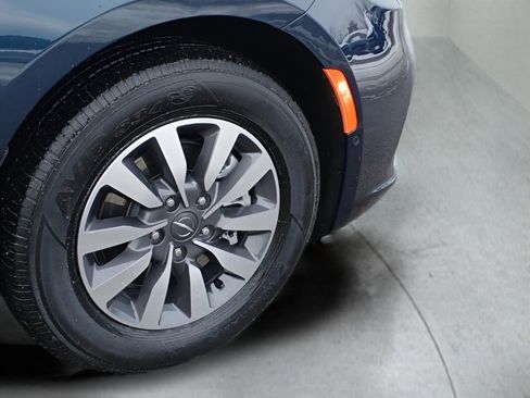 Certified 2023 Chrysler Pacifica Limited image 29