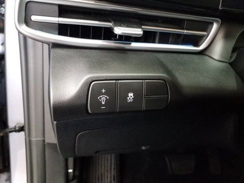 Used 2024 Hyundai Elantra SEL image 12