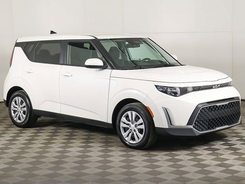 Used 2023 Kia Soul LX image 45