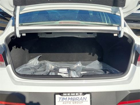 New 2025 Hyundai Elantra SE image 19