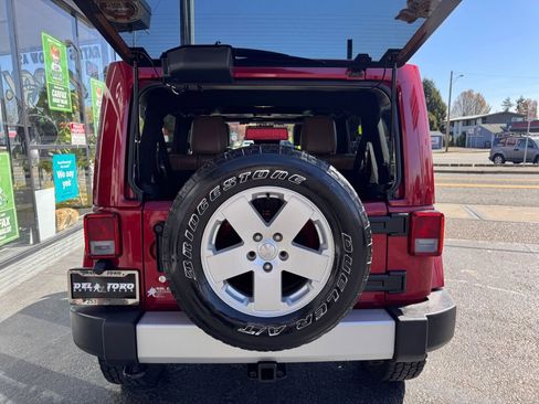 Used 2012 Jeep Wrangler Unlimited Sahara w/ Connectivity Group AWD/4WD image 10