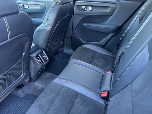 Used 2022 Volvo XC40 T5 R-Design w/ Advanced Package AWD/4WD image 12