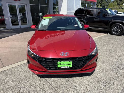 Used 2022 Hyundai Elantra SEL w/ Convenience Package FWD image 9